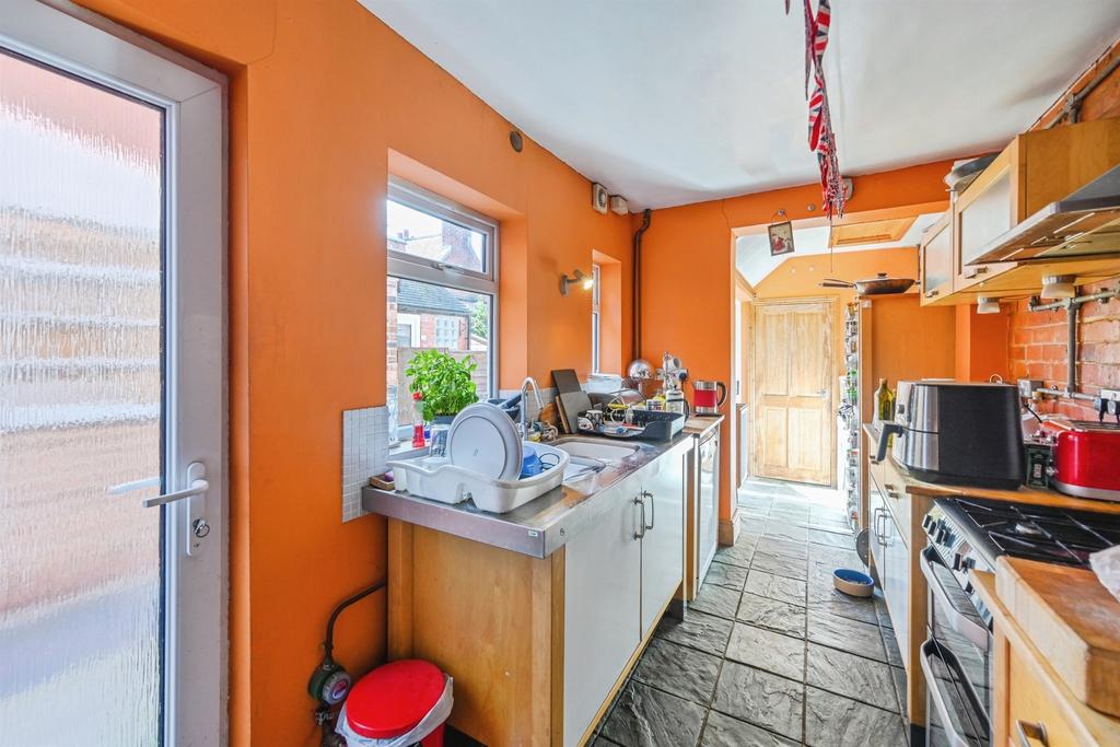 Kitchen: