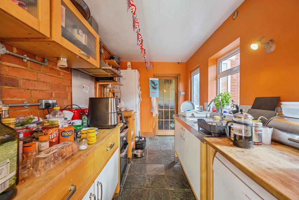 Kitchen: