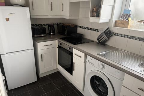 2 bedroom apartment for sale, Pipers Lane, Kenilworth * GROUND FLOOR *