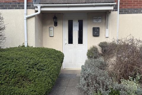 2 bedroom apartment for sale, Pipers Lane, Kenilworth * GROUND FLOOR *