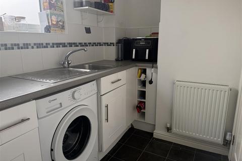 2 bedroom apartment for sale, Pipers Lane, Kenilworth * GROUND FLOOR *