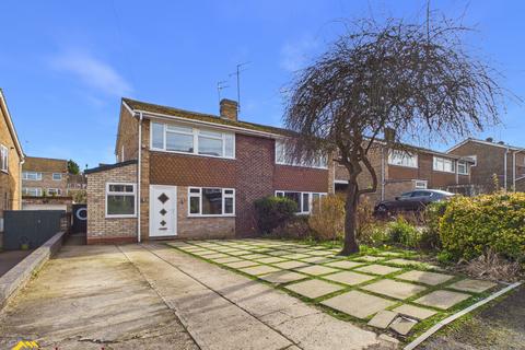 3 bedroom semi-detached house to rent, Kingsway, Banbury OX16