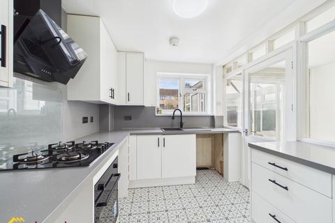 3 bedroom semi-detached house to rent, Kingsway, Banbury OX16