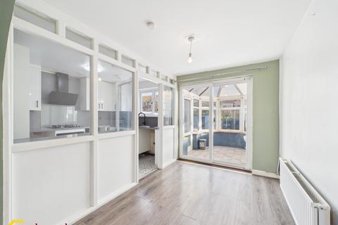 3 bedroom semi-detached house to rent, Kingsway, Banbury OX16