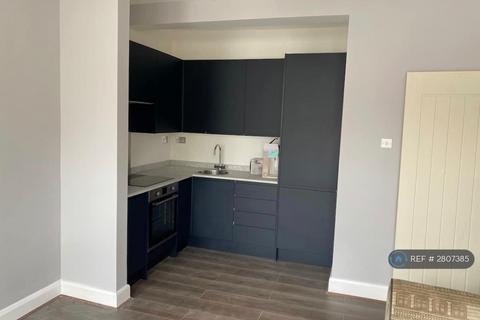 3 bedroom flat to rent, Duckett Road, London, N4