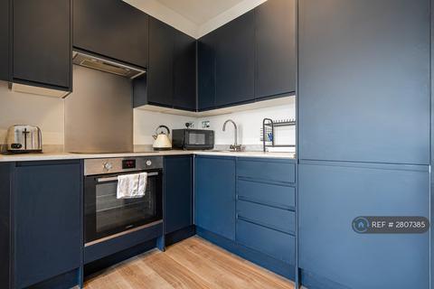 2 bedroom flat to rent, Duckett Road, London, N4