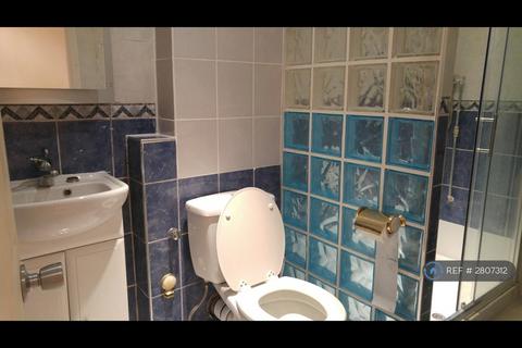 1 bedroom detached house to rent, Broadlands Avenue, London, SW16