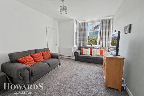 2 bedroom semi-detached house for sale, West Avenue, Gorleston