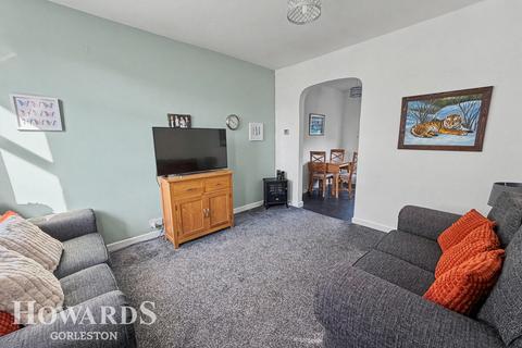 2 bedroom semi-detached house for sale, West Avenue, Gorleston