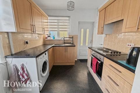 2 bedroom semi-detached house for sale, West Avenue, Gorleston