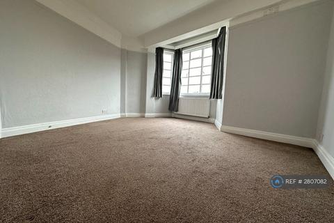 2 bedroom flat to rent - Selwyn Court, London, SE3