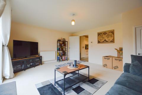 3 bedroom terraced house to rent, White Peacock Lane, Upton, NN5