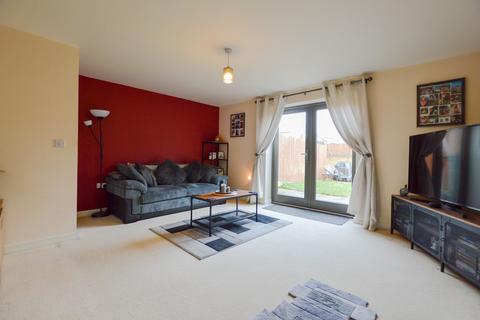 3 bedroom terraced house to rent, White Peacock Lane, Upton, NN5