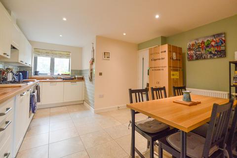 3 bedroom terraced house to rent, White Peacock Lane, Upton, NN5