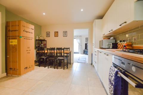 3 bedroom terraced house to rent, White Peacock Lane, Upton, NN5
