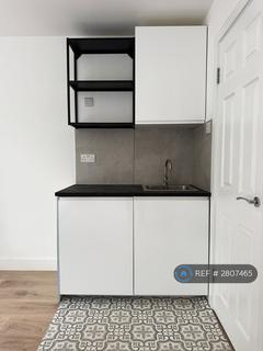 Studio to rent, Coburg Crescent, London, SW2