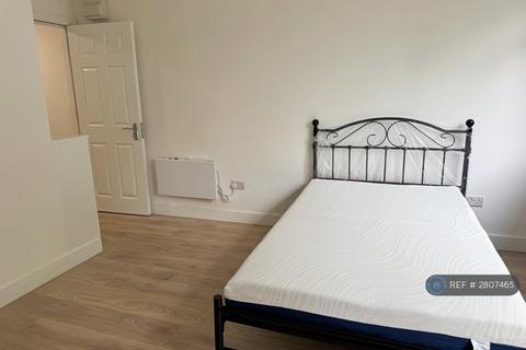 Studio to rent, Coburg Crescent, London, SW2