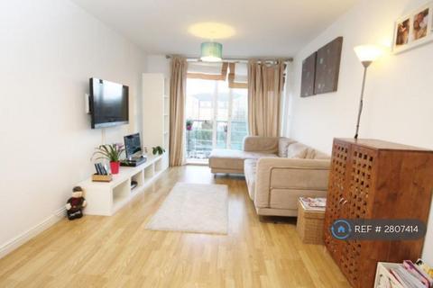 2 bedroom flat to rent, Azalea House, Feltham, TW13
