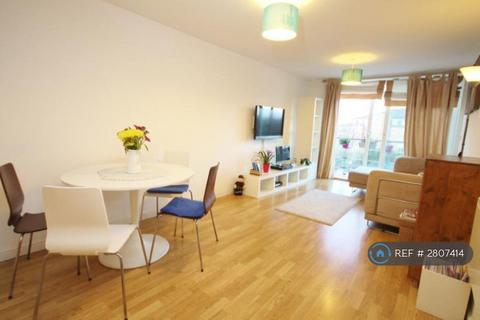 2 bedroom flat to rent, Azalea House, Feltham, TW13