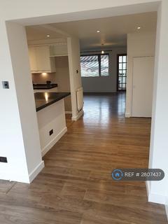 3 bedroom terraced house to rent, Grange Road, Guildford, GU2
