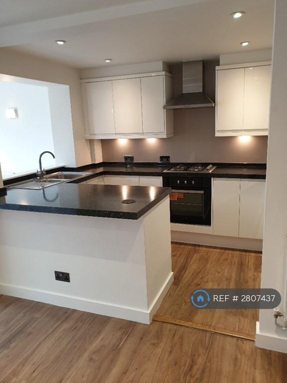 Kitchen/Breakfast Bar