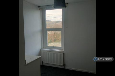 2 bedroom terraced house to rent, Manchester Road, Linthwaite, Huddersfield, HD7