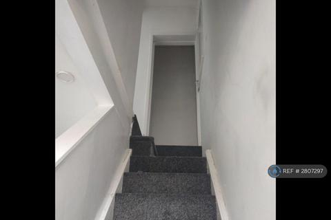 2 bedroom terraced house to rent, Manchester Road, Linthwaite, Huddersfield, HD7