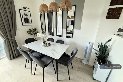 3 bedroom penthouse to rent, Cargo House, London, E16