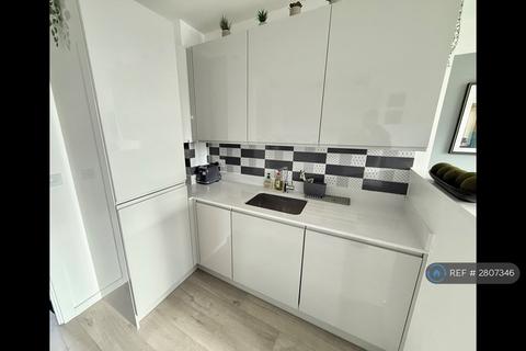 3 bedroom penthouse to rent, Cargo House, London, E16