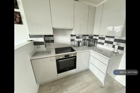 3 bedroom penthouse to rent, Cargo House, London, E16