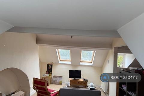 2 bedroom flat to rent, Park Road, Watford, WD17