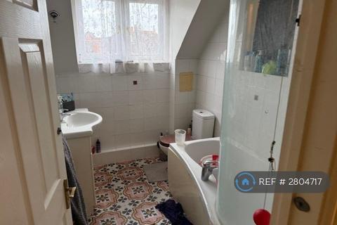 2 bedroom flat to rent, Park Road, Watford, WD17