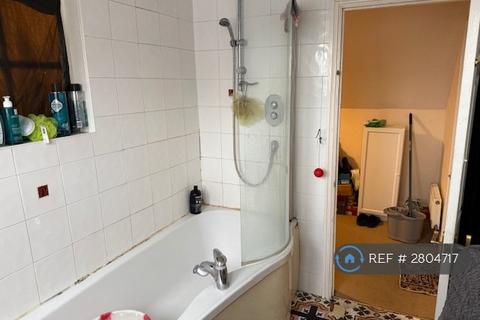 2 bedroom flat to rent, Park Road, Watford, WD17