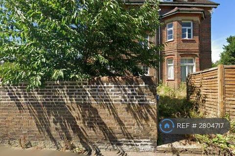 2 bedroom flat to rent, Park Road, Watford, WD17