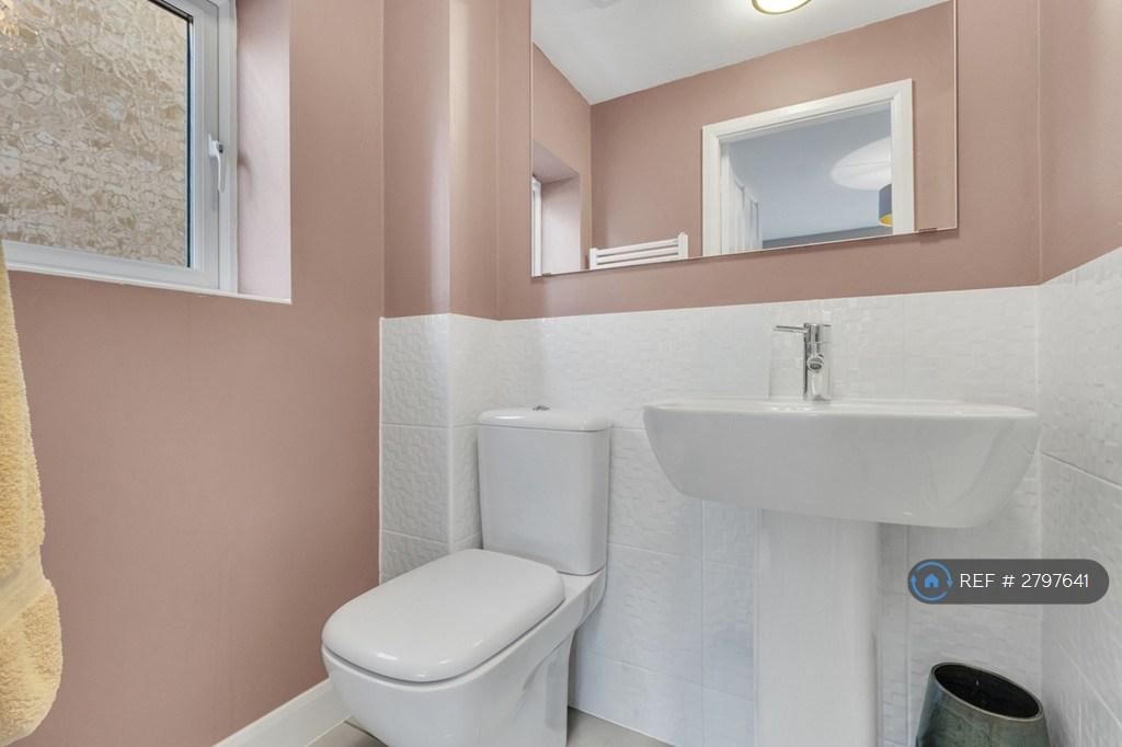 Second Bedroom En-Suite