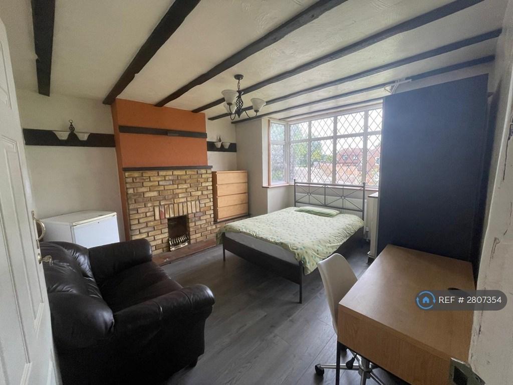 Available Downstairs Bed Rm With Personal Fridge