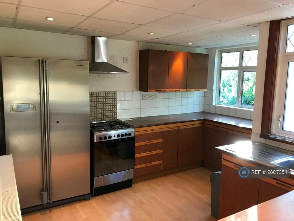 Fully Fitted Kitchen