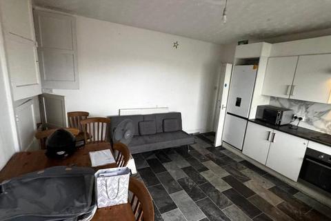 3 bedroom terraced house to rent, Feltham, London TW13