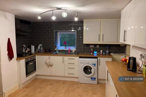 2 bedroom terraced house to rent, Beaumont Avenue, Huddersfield, HD5
