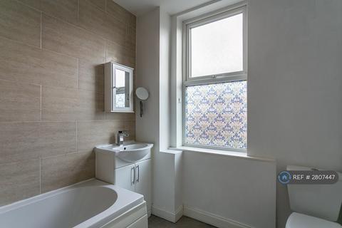 2 bedroom terraced house to rent, Cecil Mount, Leeds, LS12