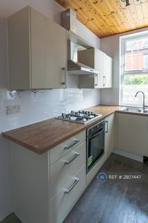 2 bedroom terraced house to rent, Cecil Mount, Leeds, LS12