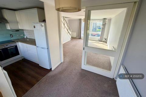 2 bedroom maisonette to rent, Broadlands Court, Bracknell, RG42