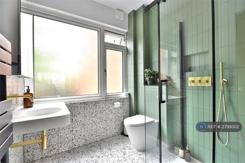 3 bedroom terraced house to rent, Grassmount, London, SE23