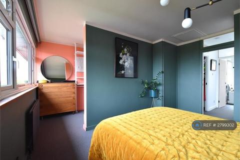 3 bedroom terraced house to rent, Grassmount, London, SE23
