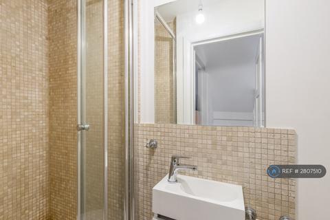 undefined, Commercial Road, London, E14