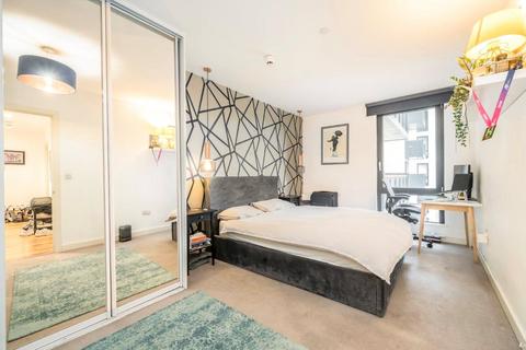 3 bedroom flat for sale, Graphite Point, 36 Palmers Road, London, E2