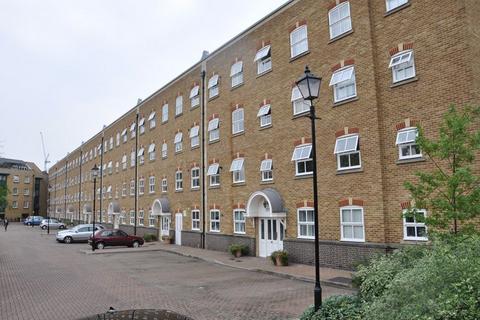 3 bedroom apartment to rent, Leathermarket Court, London,SE1
