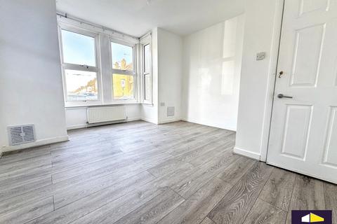 2 bedroom flat to rent, Sandfield Road, Thornton Heath, CR7