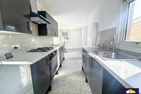 2 bedroom flat to rent, Sandfield Road, Thornton Heath, CR7