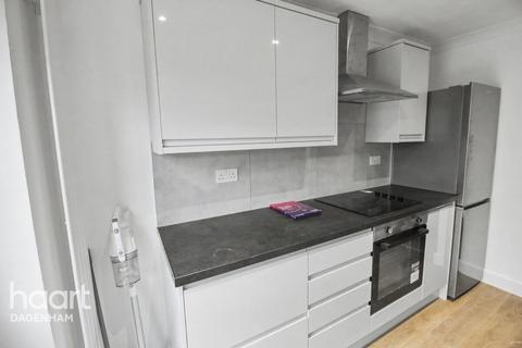 2 bedroom end of terrace house to rent, Beam Avenue, Dagenham